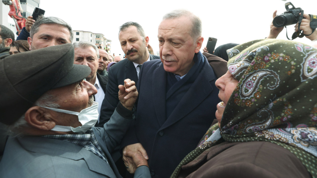 Cumhurbaşkanı Erdoğan, Elbistan'da konteyner kenti ziyaret etti